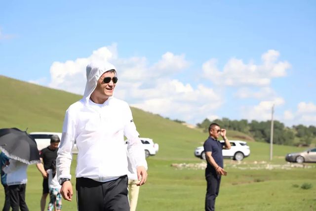 乾港集團高層草原自駕游